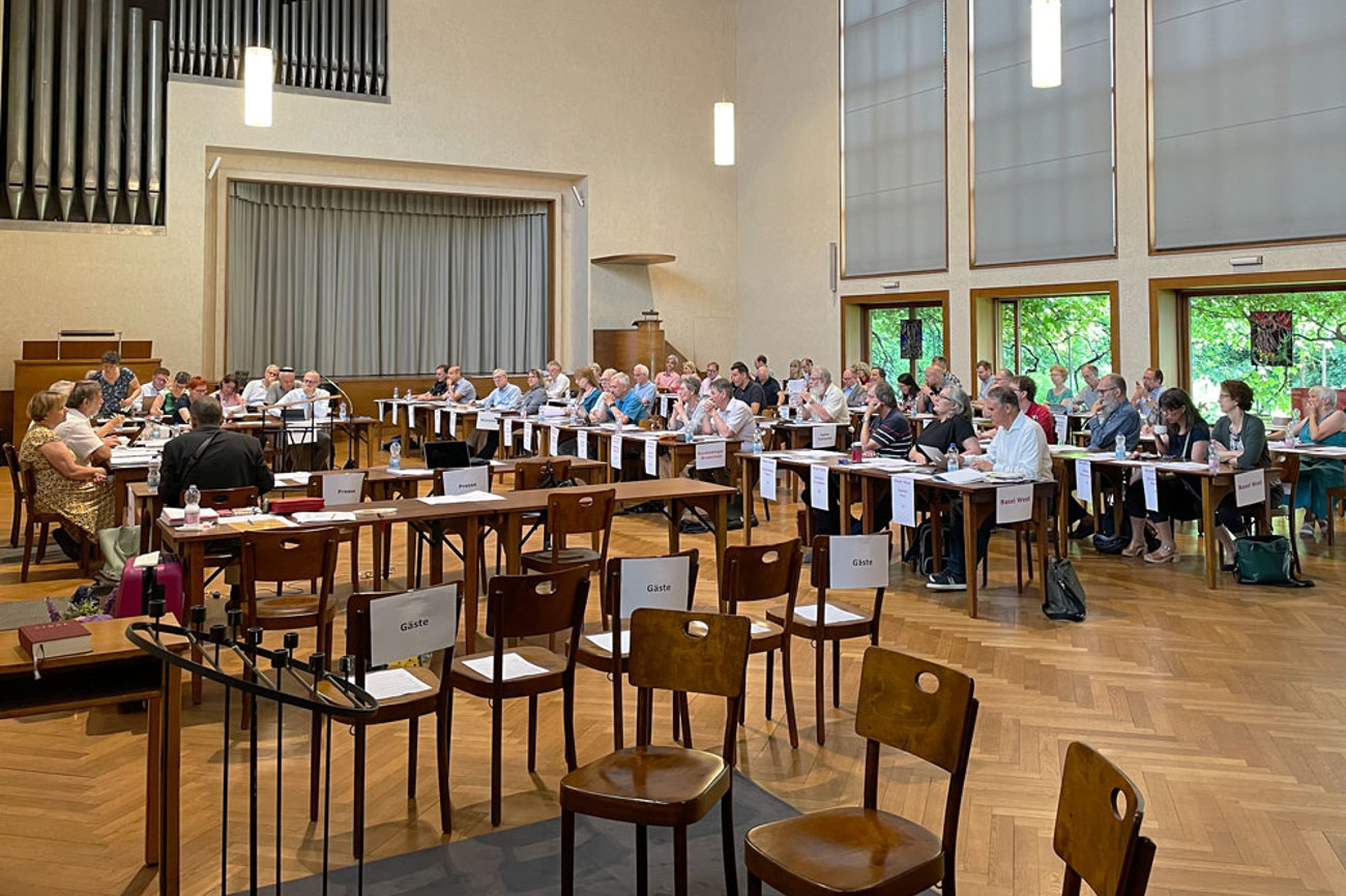 Die Synodalen beschlossen, dass künftig auch Städterinnen und Städter, die in Agglomerationsgemeinden ziehen, Mitglieder der Evangelisch-reformierten Kirche Basel-Stadt bleiben können. | Foto: Toni Schürmann