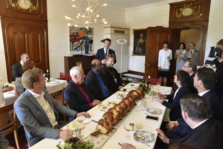 Frühstück mit Bischöfen und Kardinälen