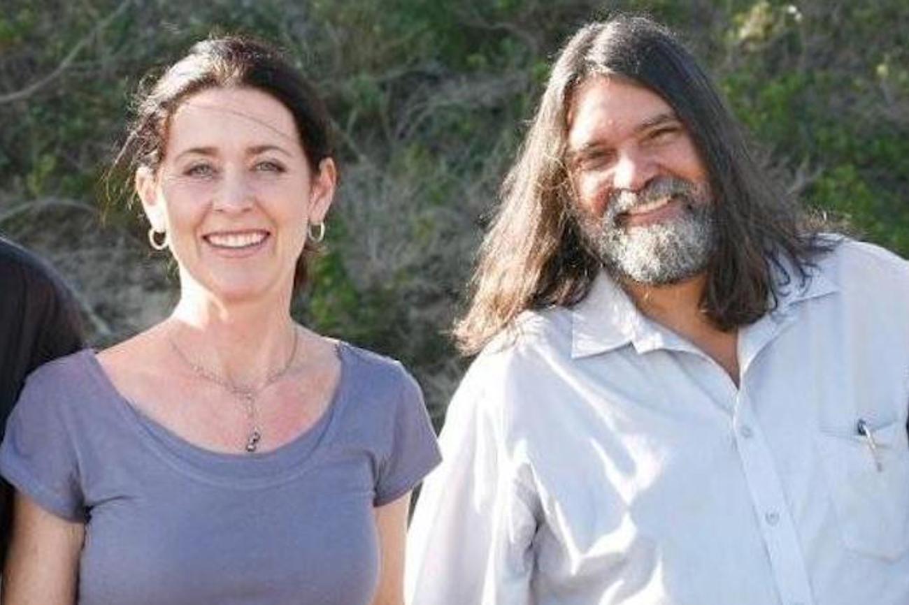 Rommel Roberts leitet das Hilltop Empowerment Centre in der Provinz Ostkap, wo er mit seiner Frau Robin lebt. Das Centre setzt sich für Bildung und bessere Lebensbedingungen für die Menschen in ländlichen Gebieten ein.