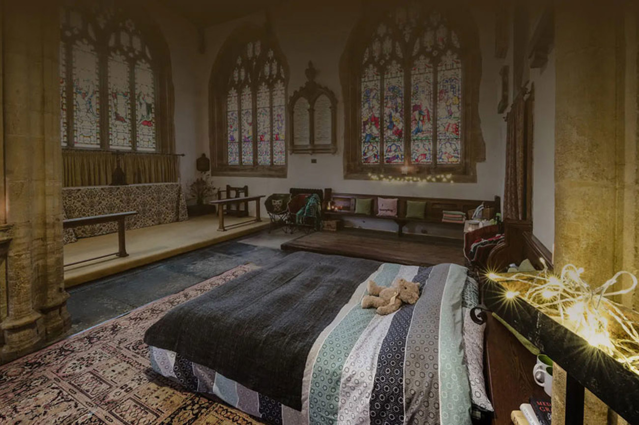 Fast wie im Hotel, nur viel grösser: Übernachtung in einer englischen Kirche.