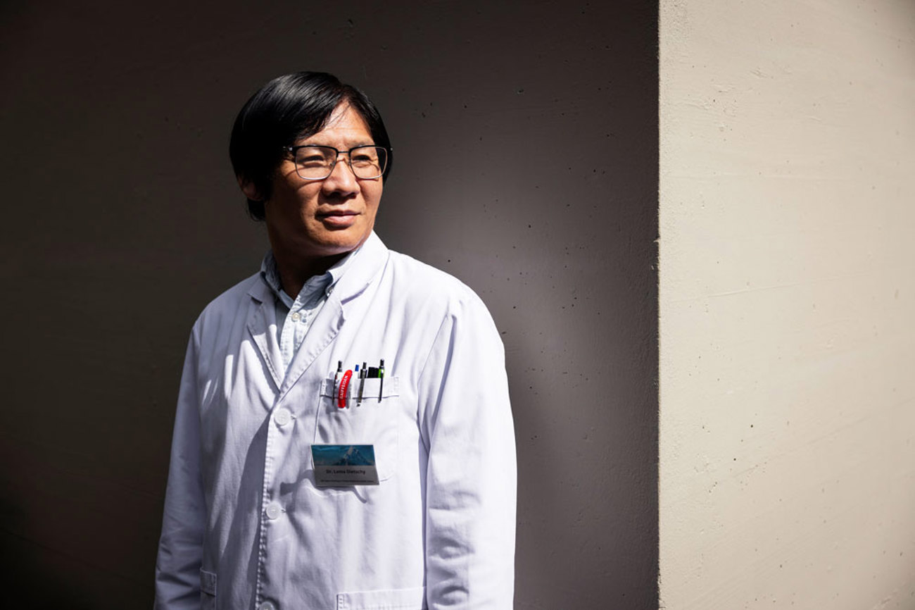 Lama Dietschy arbeitet mit traditionellen Methoden aus Tibet. | Foto: Véronique Hoegger
