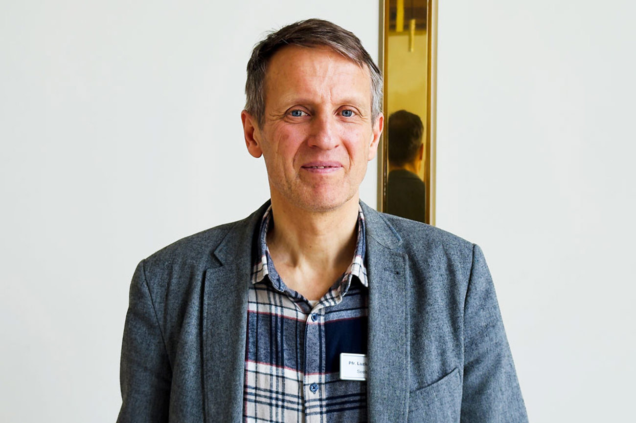Pfarrer Luzius Müller: «Ein seelsorgerliches Gespräch muss nicht von Religion handeln. Ich stelle mich als Pfarrer vor – daraus entwickelt sich etwas. | Foto: zvg