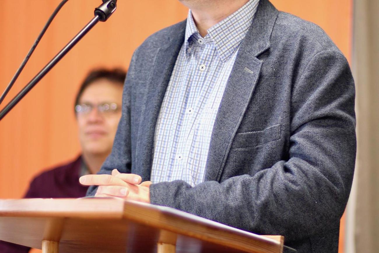 Lokalmadator Heiko Behrens, Pfarrer in Dornach, trifft Zwingli
