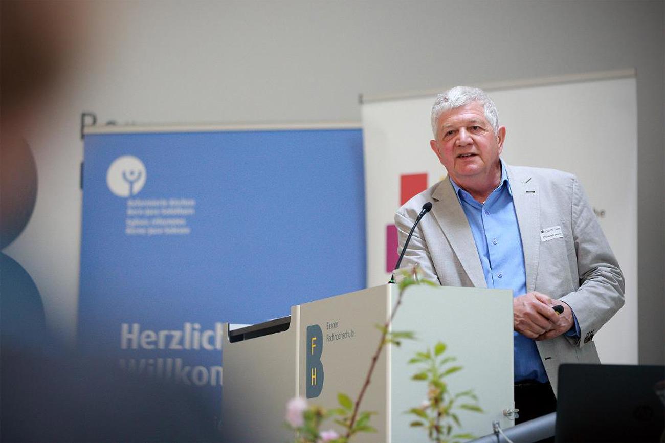 Mehr Seelsorge – unabhängig von der Religion – diene auch der Würde, sagte der Theologe und Gerontologe Christoph Schmid an einer Tagung in Bern. | Marius Schären/reformiert.info