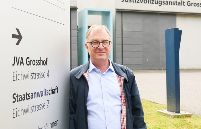 Hinter neun Türen