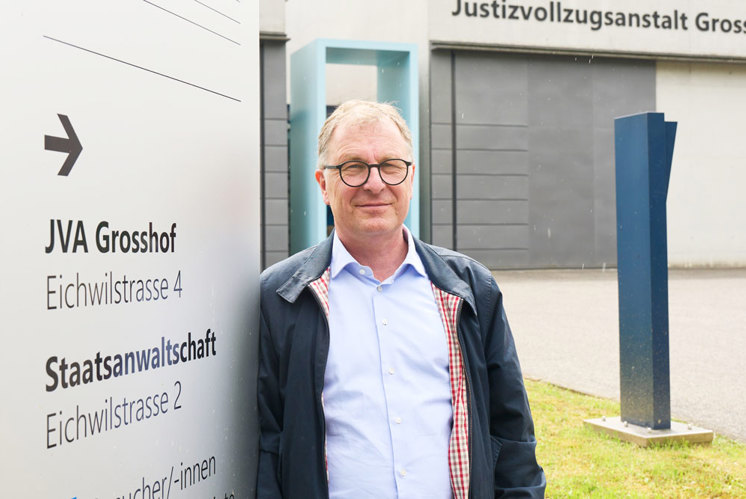 Hinter neun Türen