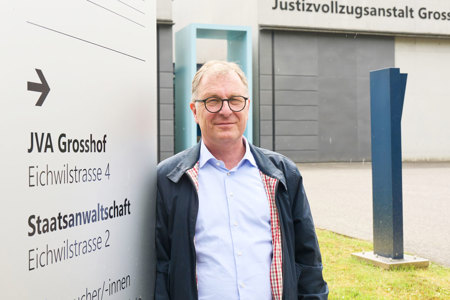 Hinter neun Türen