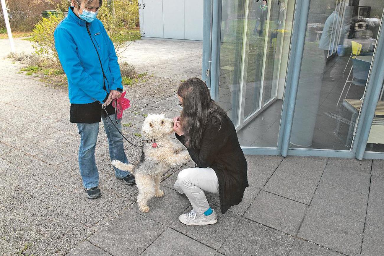 Jolanda Steiger segnet mit viel Herz. | Peter Leutert