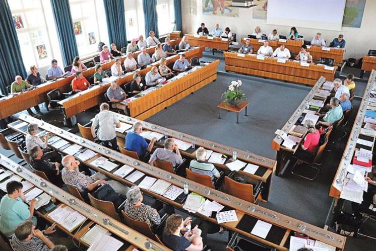 Erste Lesung neue Kirchenverfassung: Kirchenmitglied nur mit Taufe?