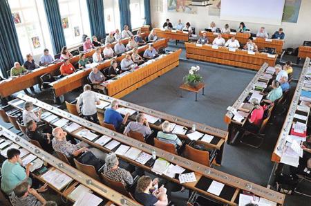 Erste Lesung neue Kirchenverfassung: Kirchenmitglied nur mit Taufe?