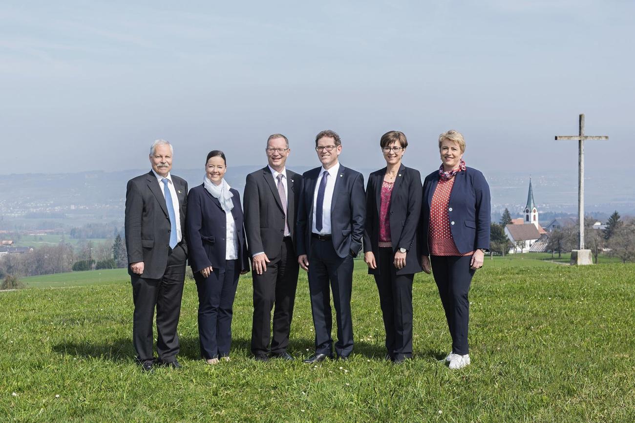 Symbolischer Ort mit Ausstrahlung: Der Thurgauer Regierungsrat samt Staatsschreiber wählte den Nollen für sein diesjähriges offizielles Foto und bekennt sich darauf zu Werten, die am 1. August-Gottesdienst hochgehalten werden.