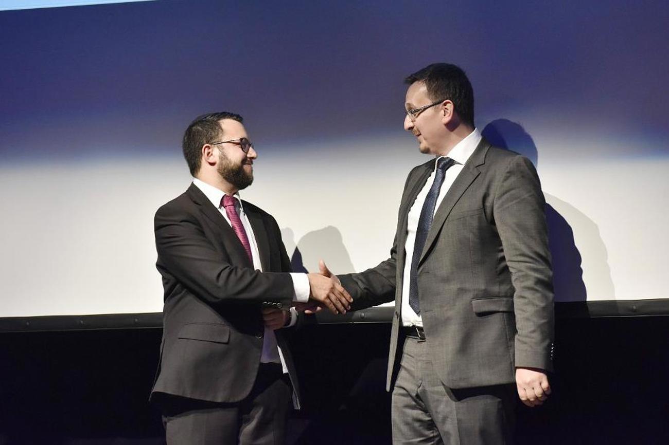Sie geben sich nicht nur bei Preisverleihungen die Hand: Rabbiner Noam Hertig (links) und Imam Muris Begovic wurden ausgezeichnet für ihr jahrelanges Engagement für interreligiösen Dialog.|Christoph Knoch