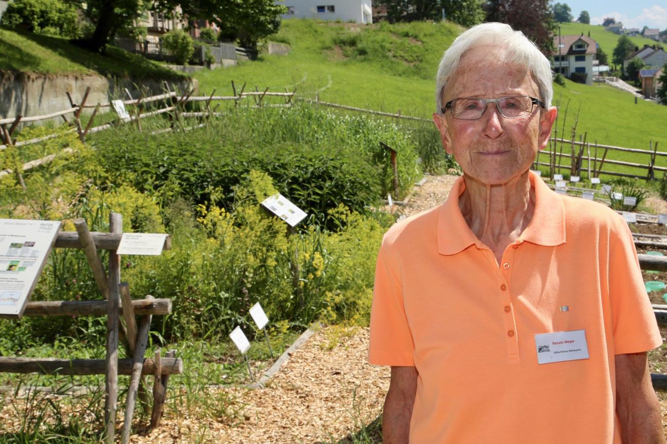 Renate Meyer führt die Gruppen durch das Zwinglihaus und den Garten. Im letzten Jahr kamen 5000 Besucher.
