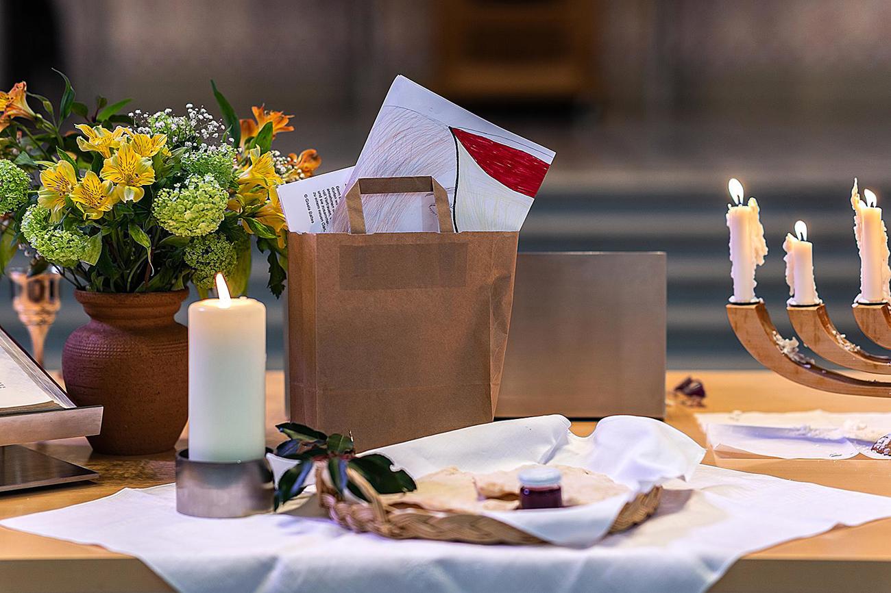 Eine einfache Papiertasche bringt das Abendmahl direkt in die Wohnstuben.
Bild Wendelin Jacober