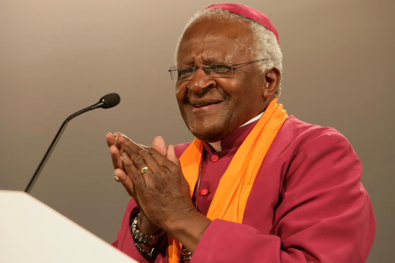 Der ehemalige Erzbischof und Friedensnobelpreisträger Desmond Tutu 2007 am evangelischen Kirchentag in Köln. |epd-bild/ Guido Schiefer