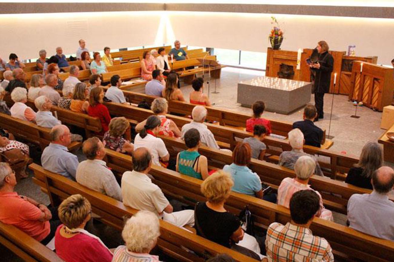 Gut besucht war der Auftakt zu den Freitagabendgottesdiensten in der reformierten Kirche Zürich-Sihlfeld. | Stefan Schneiter