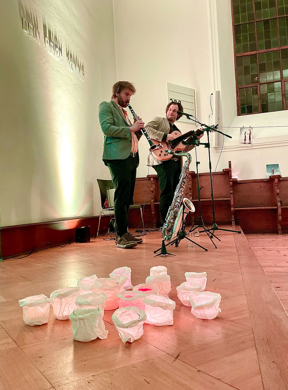 Tilm Hüllstrung an der Gitarre und Niels Pasquier an der Klarinette.