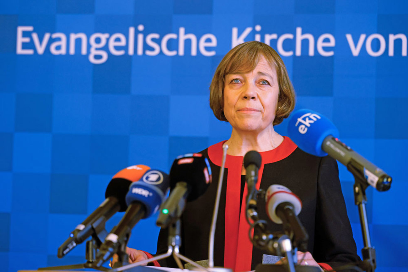 Die Ratsvorsitzende der Evangelischen Kirche in Deutschland (EKD), Annette Kurschus, erklärte in Bielefeld ihren Rücktritt. | epd/Detlef Heese