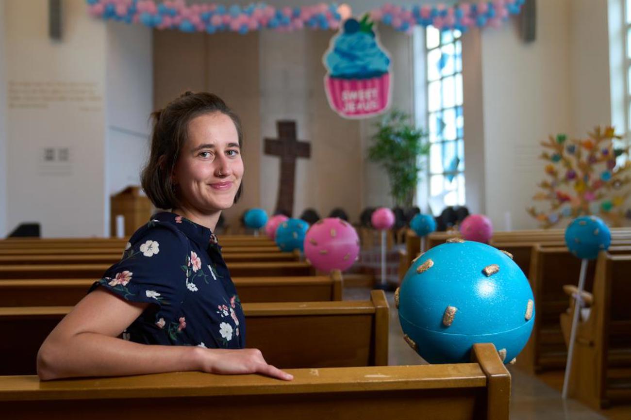 Leandra Zeller wird als Pfarrerin ordiniert. | Ammon