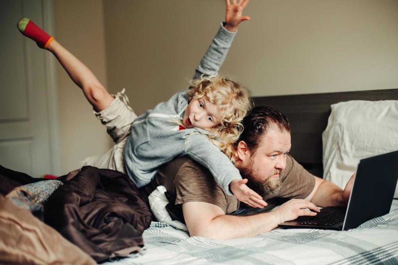 Elternschaft und Pfarramt – ein Jonglieren mit Zeit und Energie. | Anna Kraynova / Shutterstock