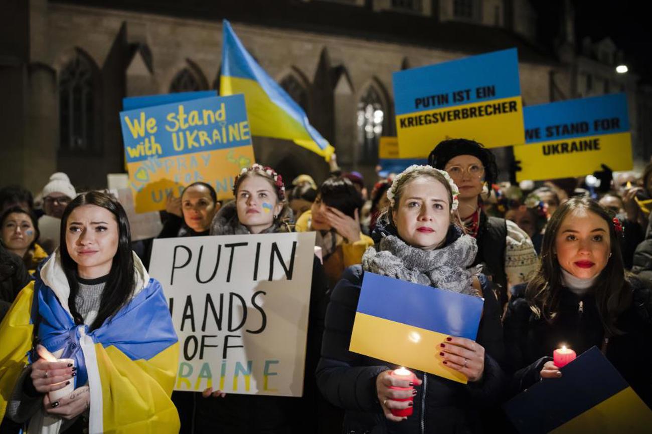 Rund 20'000 Menschen demonstrieren in Zürich für den Frieden. | Michael Buholzer/Keystone