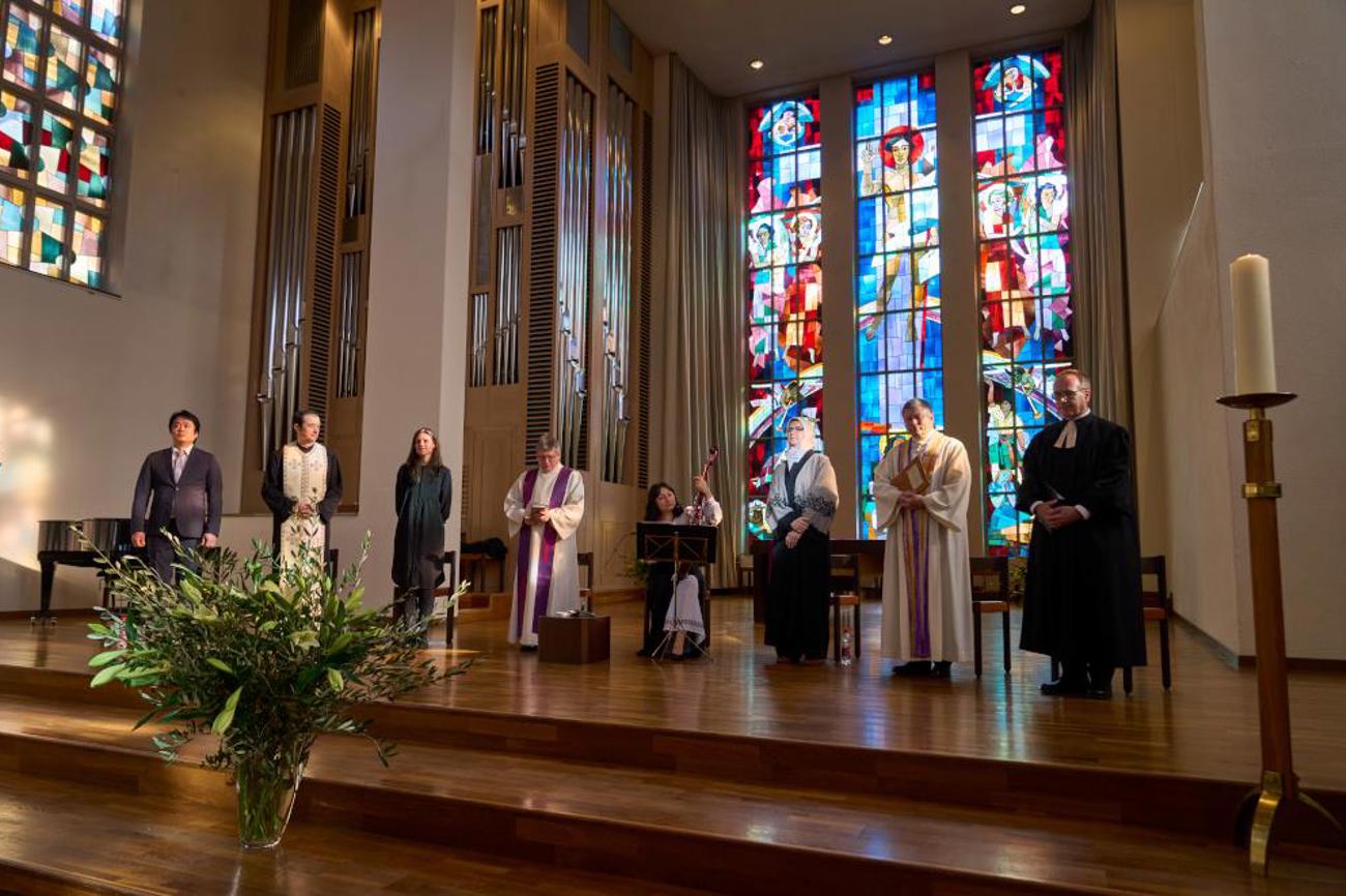 Geistliche der verschiedenen Konfessionen und Religionen haben sich zum Gebet vereint. | Emanuel Ammon