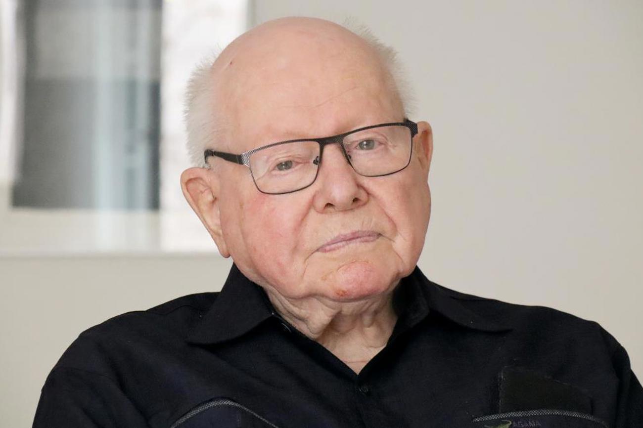 Auch mit 90 Jahren liebt Frère Marc das Spiel mit Farben. | Ute Drewes