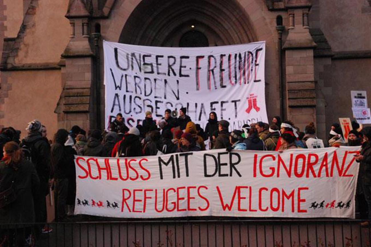 Kirchenasyl: Kundgebung gegen die Räumung der Matthäuskirche in Basel. | Wolf Südbeck-Baur