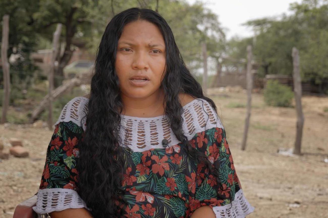 Die vierfache Mutter Mariluz Uriana aus Kolumbien fordert vom Schweizer Rohstoffkonzern Glencore, dass die riesigen Abraumhalden die Flüsse nicht länger vergiften. | konzern-initiative.ch
