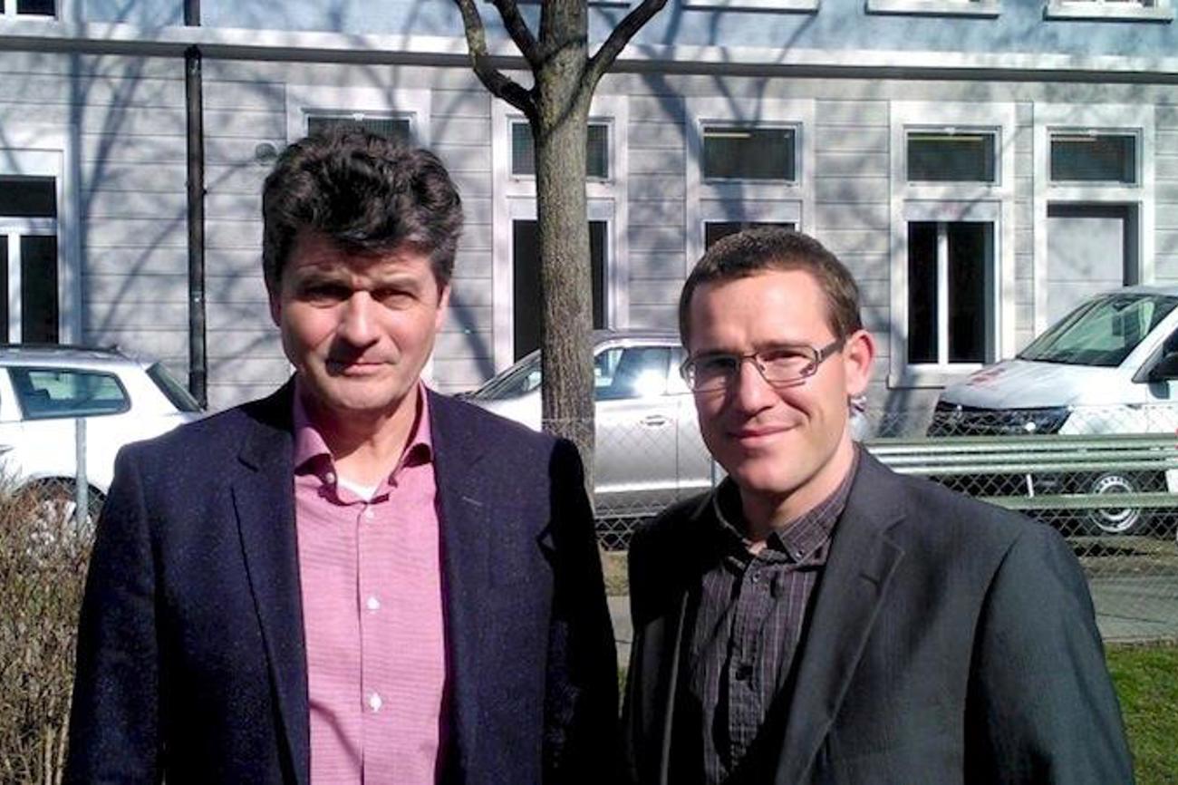 Josef Bachmann (links) und Thomas Gerber von der «Fachstelle Brückenbauer» der Kapo Zürich: «Wir referieren nicht mit erhobenem Zeigefinger.»
Foto: Heimito Nollé/ref.ch