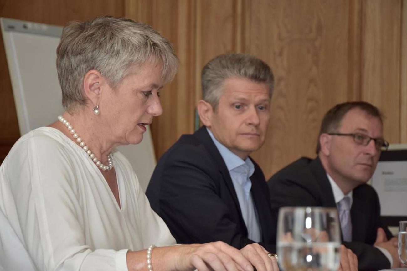 Kirchenstudie vorgestellt: Regierungsrätin Jaqueline Fehr, Thomas Widmer und Kirchenratspräsident Michel Müller.