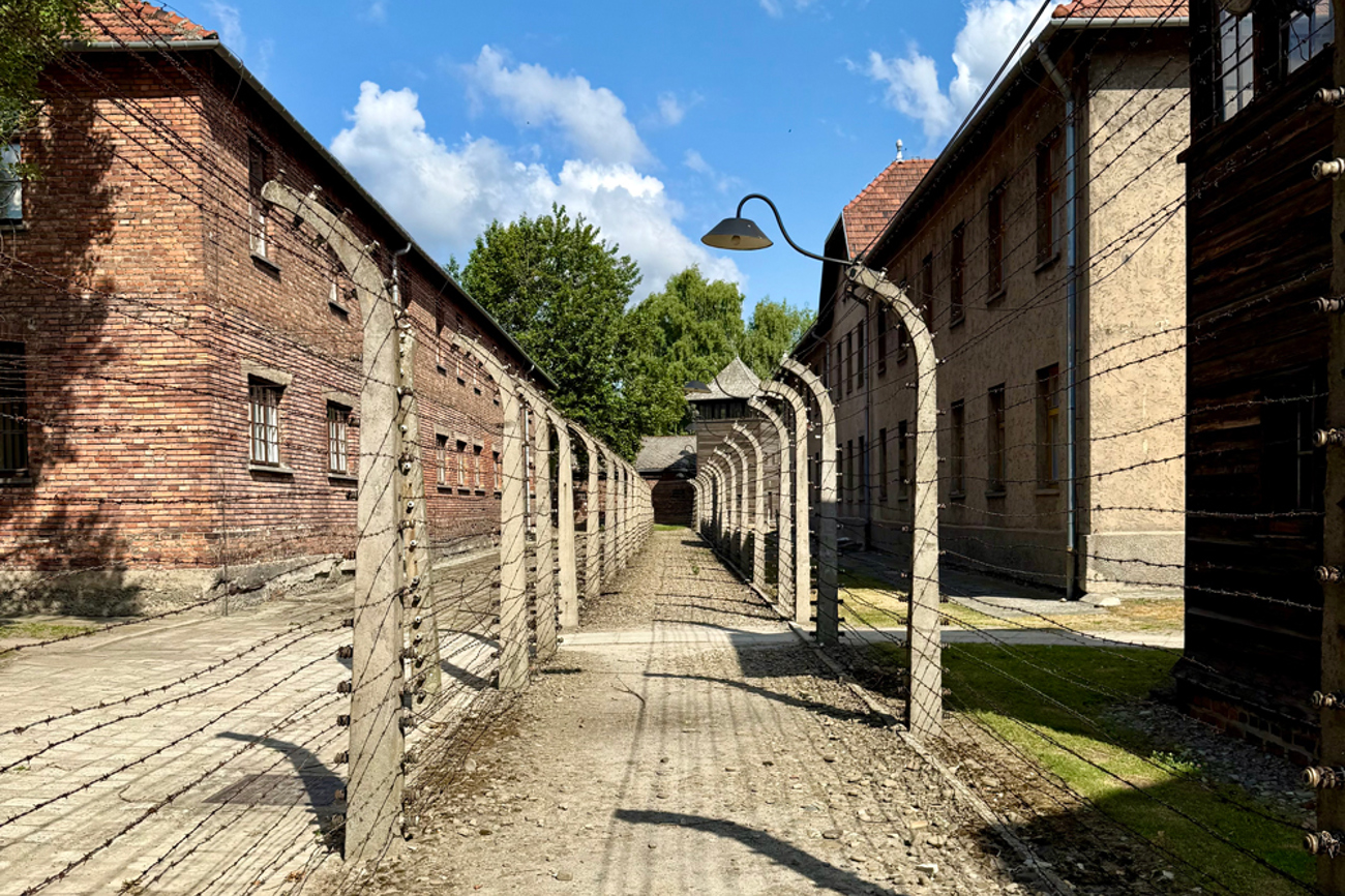 Aufnahme aus der KZ-Gedenkstätte Auschwitz. Der Lagerkomplex Auschwitz-Birkenau wurde am 27. Januar 1945 befreit. Seit 2005 ist dieser Tag weltweiter Gedenktag für die Opfer des Holocaust. | Foto: Nicole Noelle