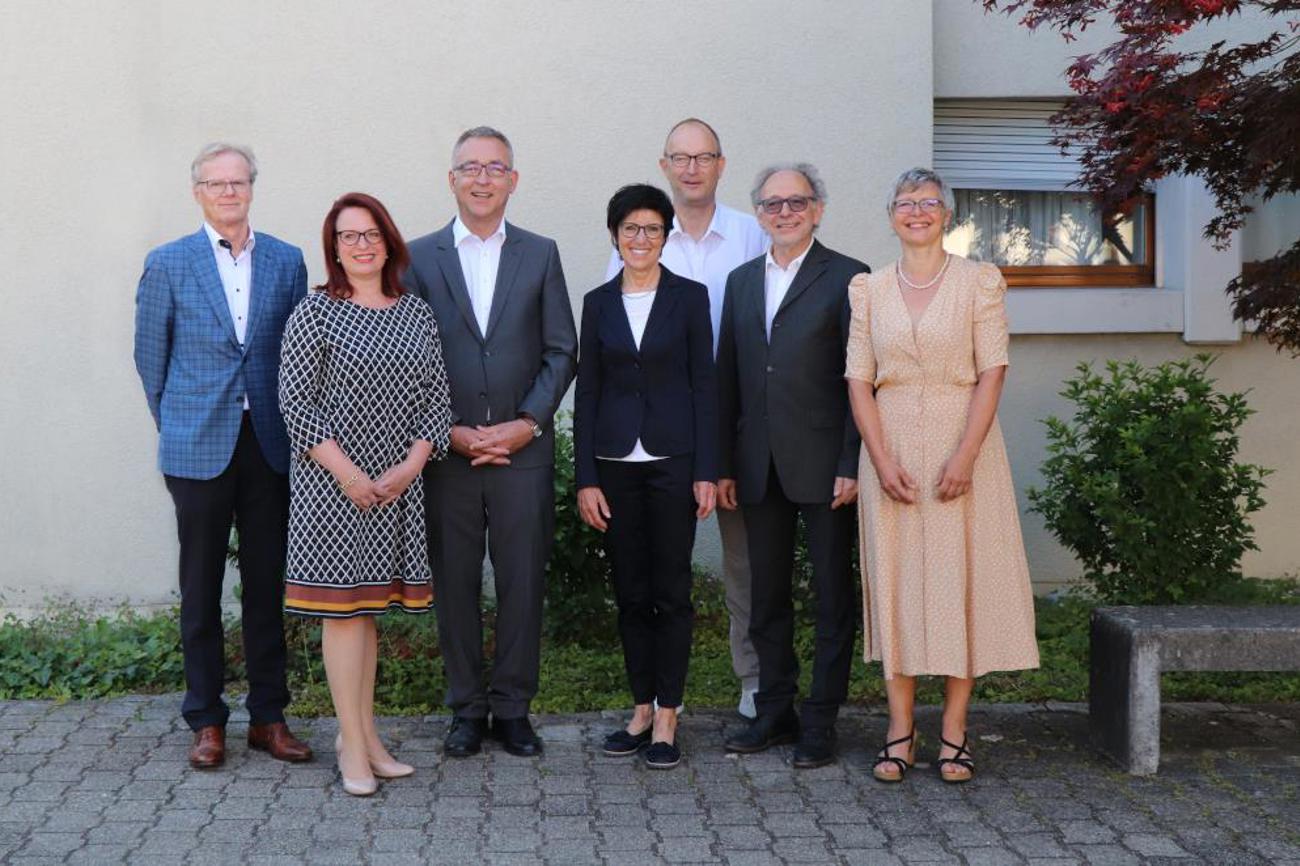 Am 1. Juli tritt der Kirchenrat die neue Amtsperiode an (v.l.n.r.): Peter Brodbeck, Sandra Bätscher, Pfarrer Christoph Herrmann (Präsident), Cornelia Hof (Vizepräsidentin), Pfarrer Matthias Plattner, Niggi Ullrich und Katharina Gisin. | ERK BL