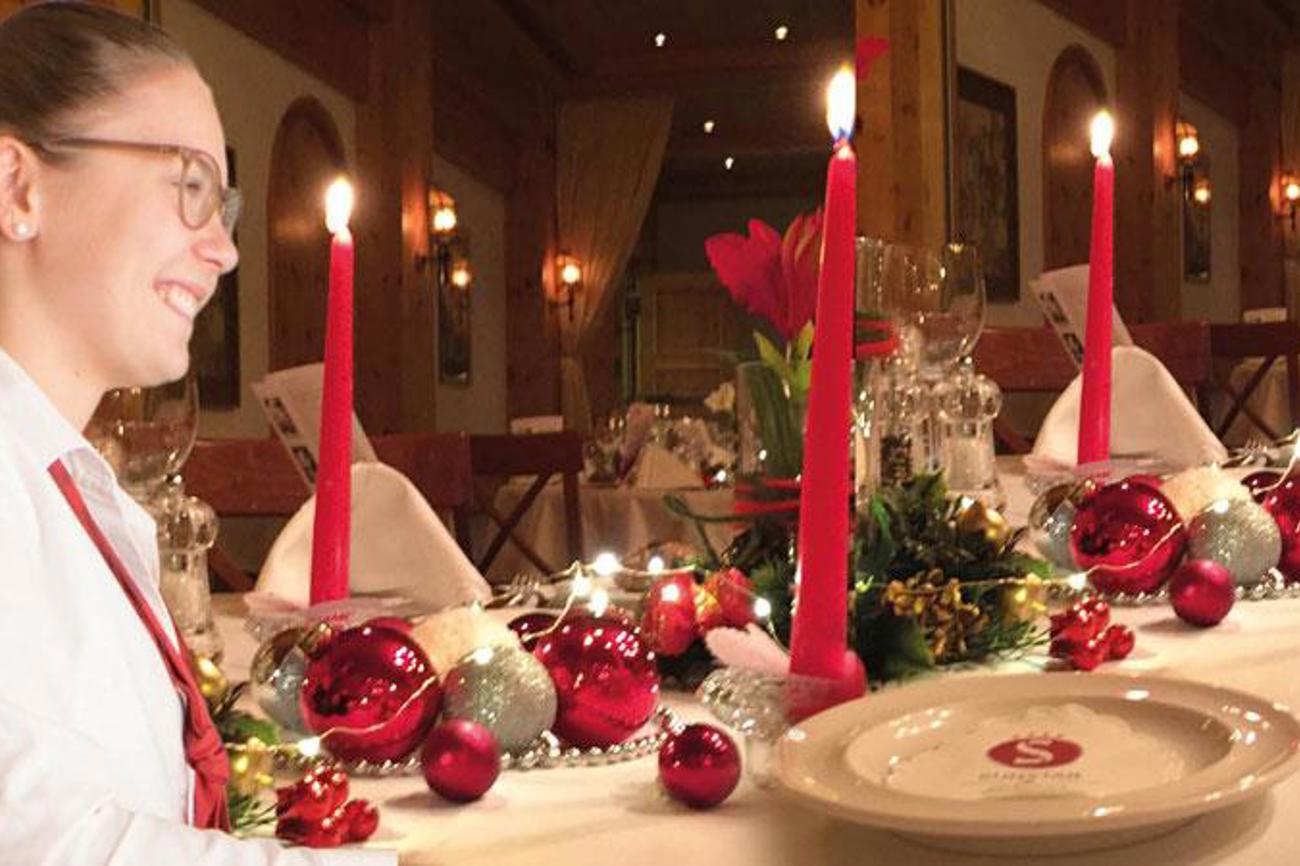 Die Thurgauerin Bettina Salzmann erlebt um Weihnachten als Mitarbeiterin in einem Davoser Hotel strenge Tage, weil viele aus dem Alltag fliehen wollen. | pd