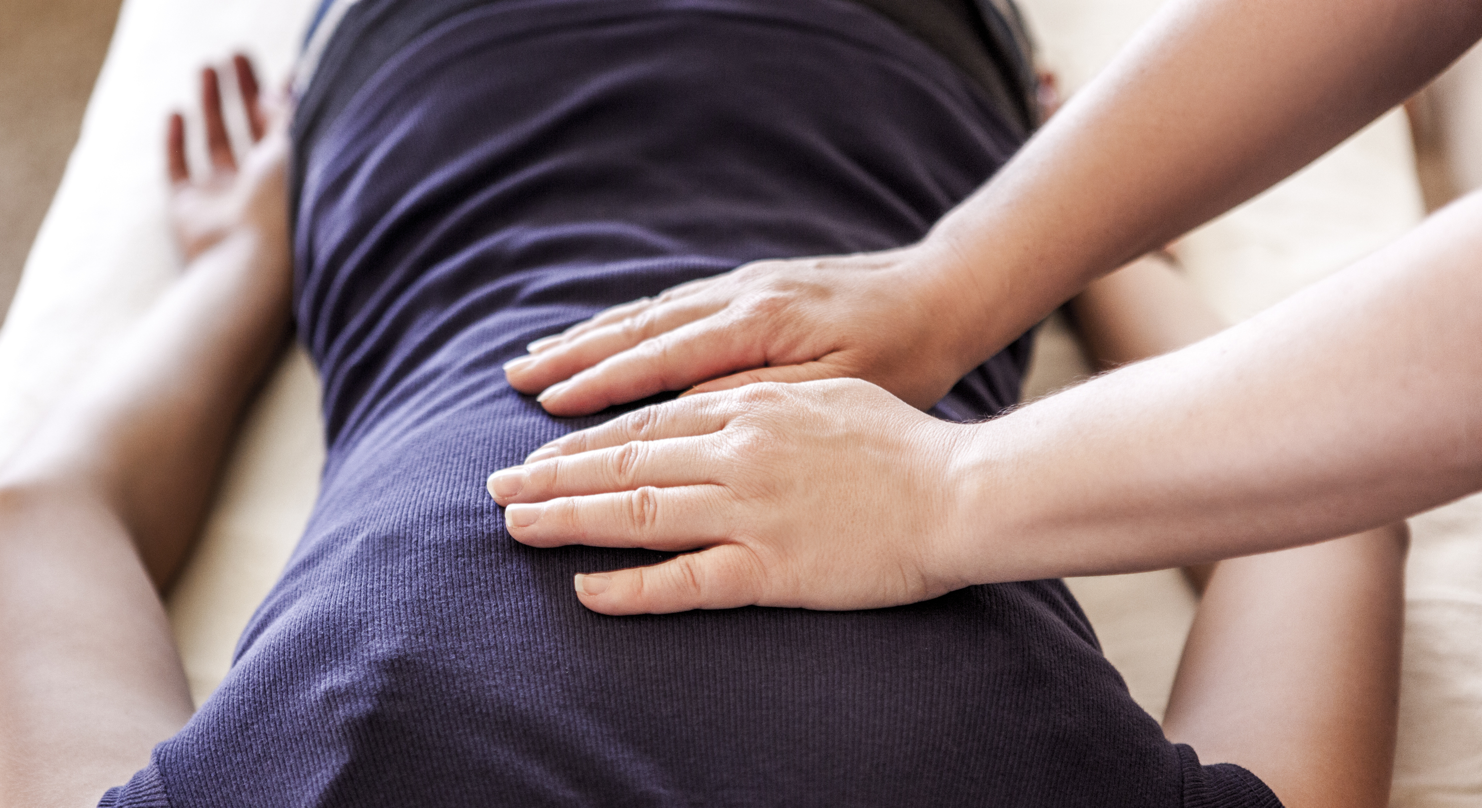 iStock-181860844_Haende_Handauflegen.jpg (7)