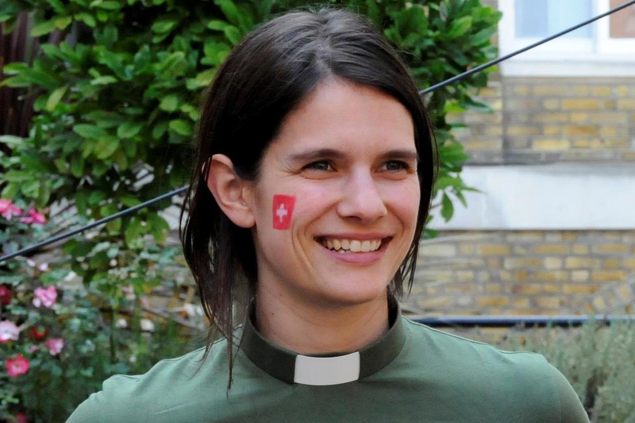 Carla Maurer, Pfarrerin der Swiss Church in London, trägt Collar an einer 1. August-Feier: «Es stammt von einer schwedischen Designerin.»