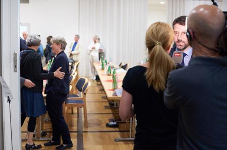 Die Abgeordneten halten an ihrem Präsidenten fest