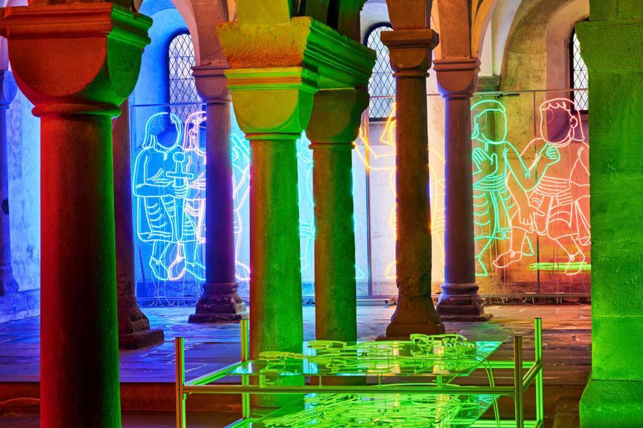 In neuem Licht: Bethan Huws’ Reminiszenz ans Mittelalter in der Krypta des Grossmünsters. |Martin Guggisberg/reformiert.