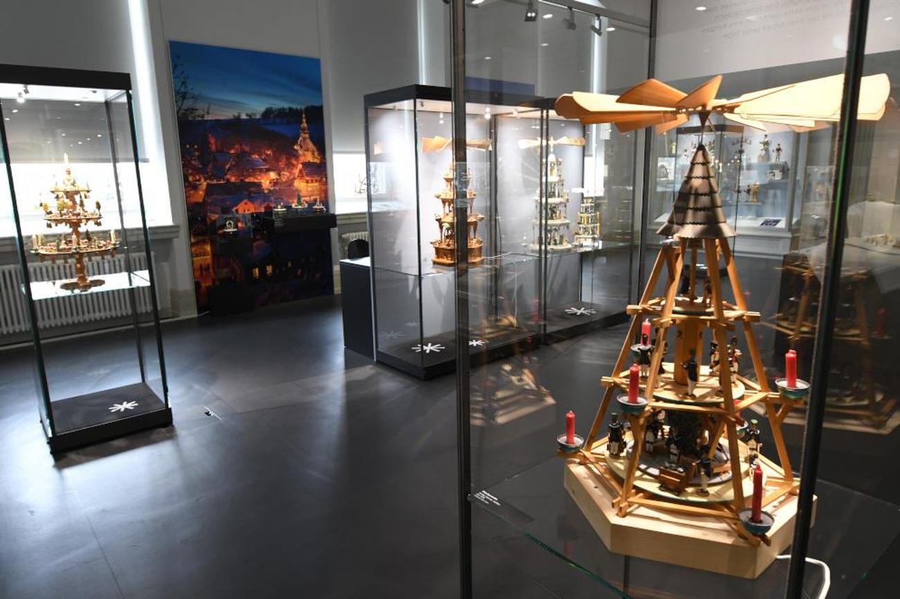 Weihnachtspyramiden erzählen Geschichten. |meka