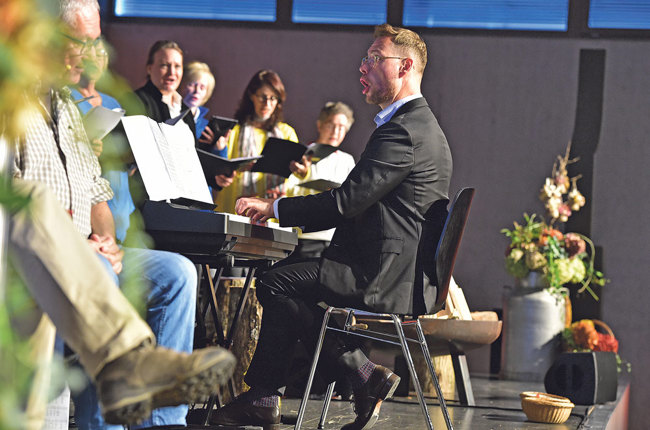 Der Kirchentagschor sang unter der Leitung von Alexander Seidler. 