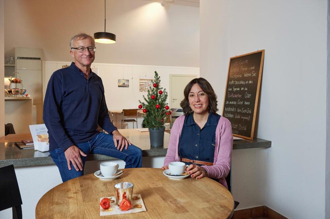 Bereit für Weihnachten: Thomas Seitz und Laura Lombardo in der Luzerner Zwitscherbar. | Conciatori