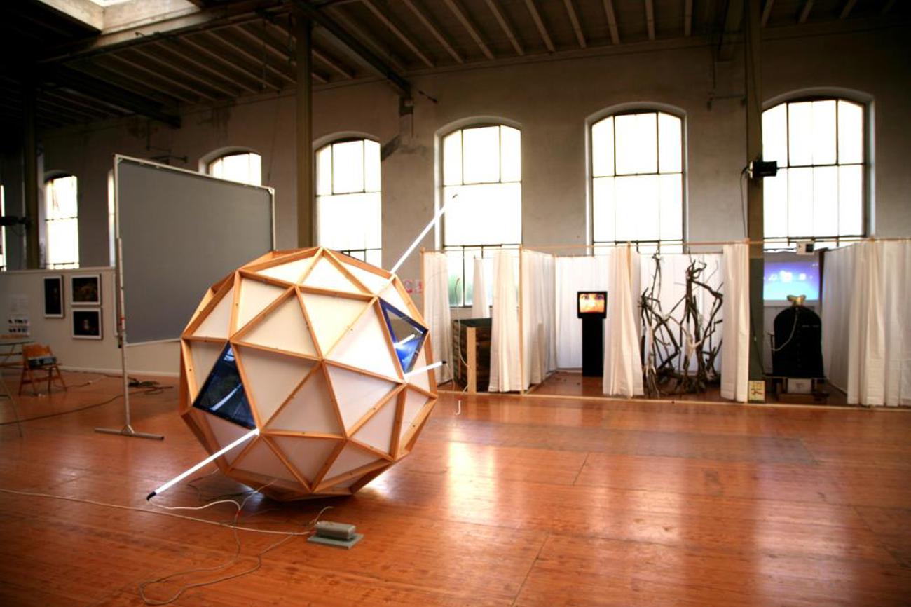 «Melilla Panorama», Fotoskulptur von Christoffer Joergensen in der Ausstellung «Parcours Humain». | Parcours Humain