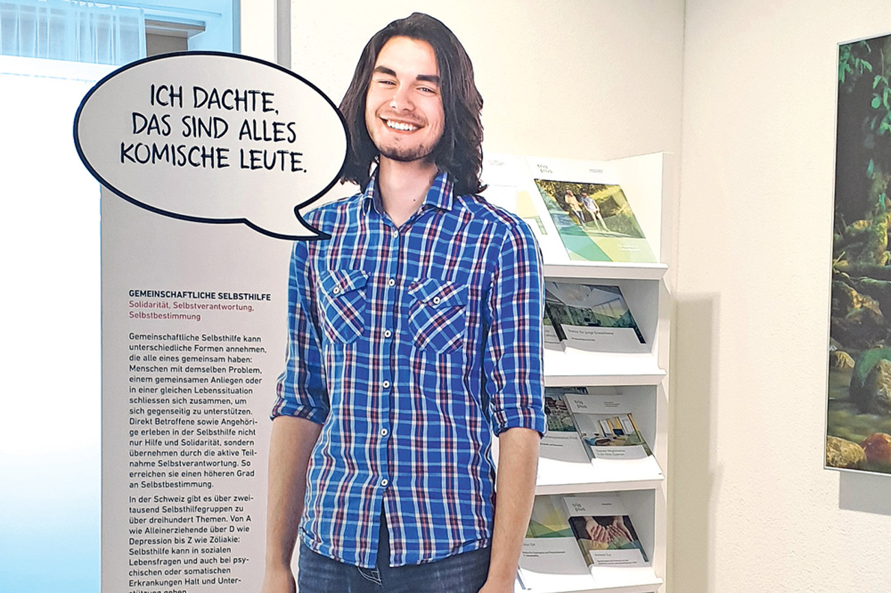 Die Klinik Zugersee informiert vor Ort ihre Patientinnen und Patienten über Selbsthilfegruppen u.a. mit solchen Pappaufstellern.