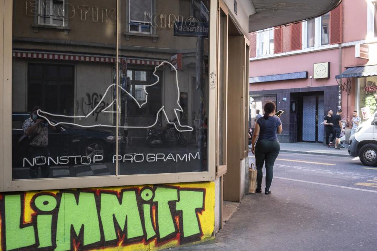 Viele Frauen, die im Sexgewerbe arbeiten, wissen: Sie gehören zu einer absoluten Randgruppe, tabuisiert als Frauen unter Frauen.|Vera Rüttimann