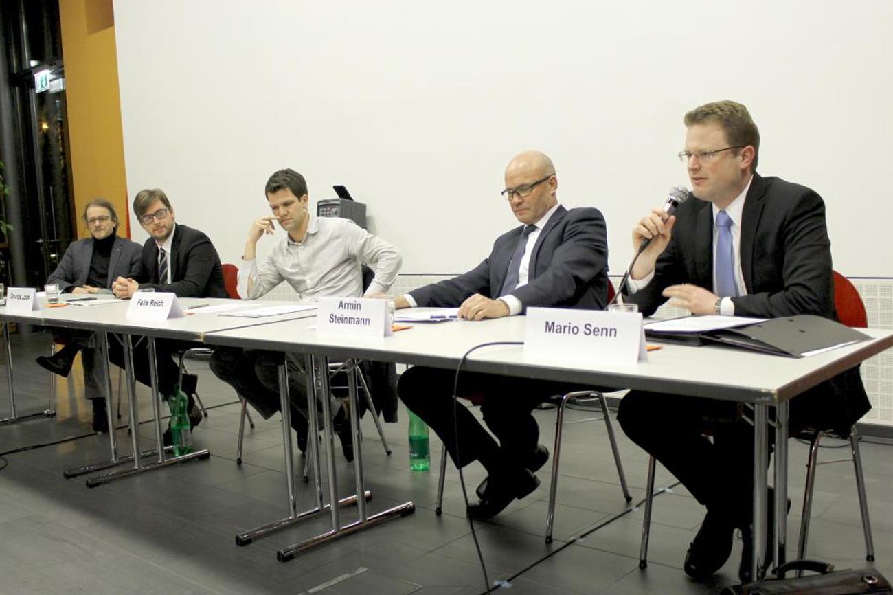Diskutierten angeregt (v.l.): Res Peter, Davide Loss, Moderator Felix Reich, Armin Steinmann und Mario Senn. | Stefan Schneiter