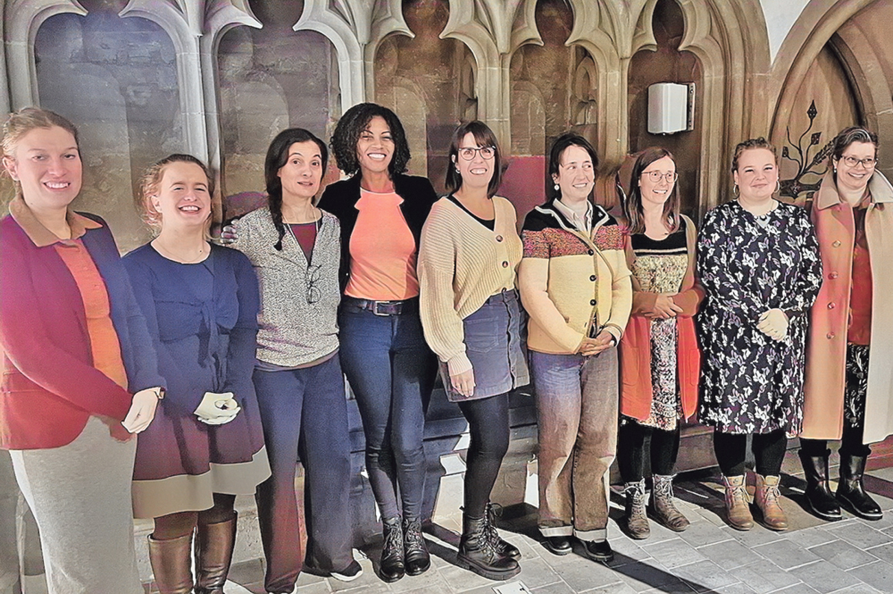 Insgesamt zehn Katechetinnen haben im November den Fachausweis Katechese erhalten. Vier von ihnen wurden im Februar von der Reformierten Kirche Baselland beauftragt. Toya Schweizer (l.), Barbara Ballmer (4. v. l.), Ruth Sinning (5. v. l.) und Melanie Goossens-Jakob (r.). | Foto: zvg