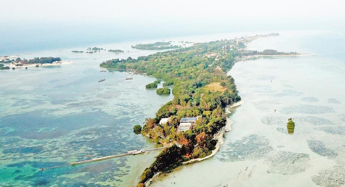 Bedroht: Die indonesische Insel Pari liegt knapp über dem Meeresspiegel. | Heks
