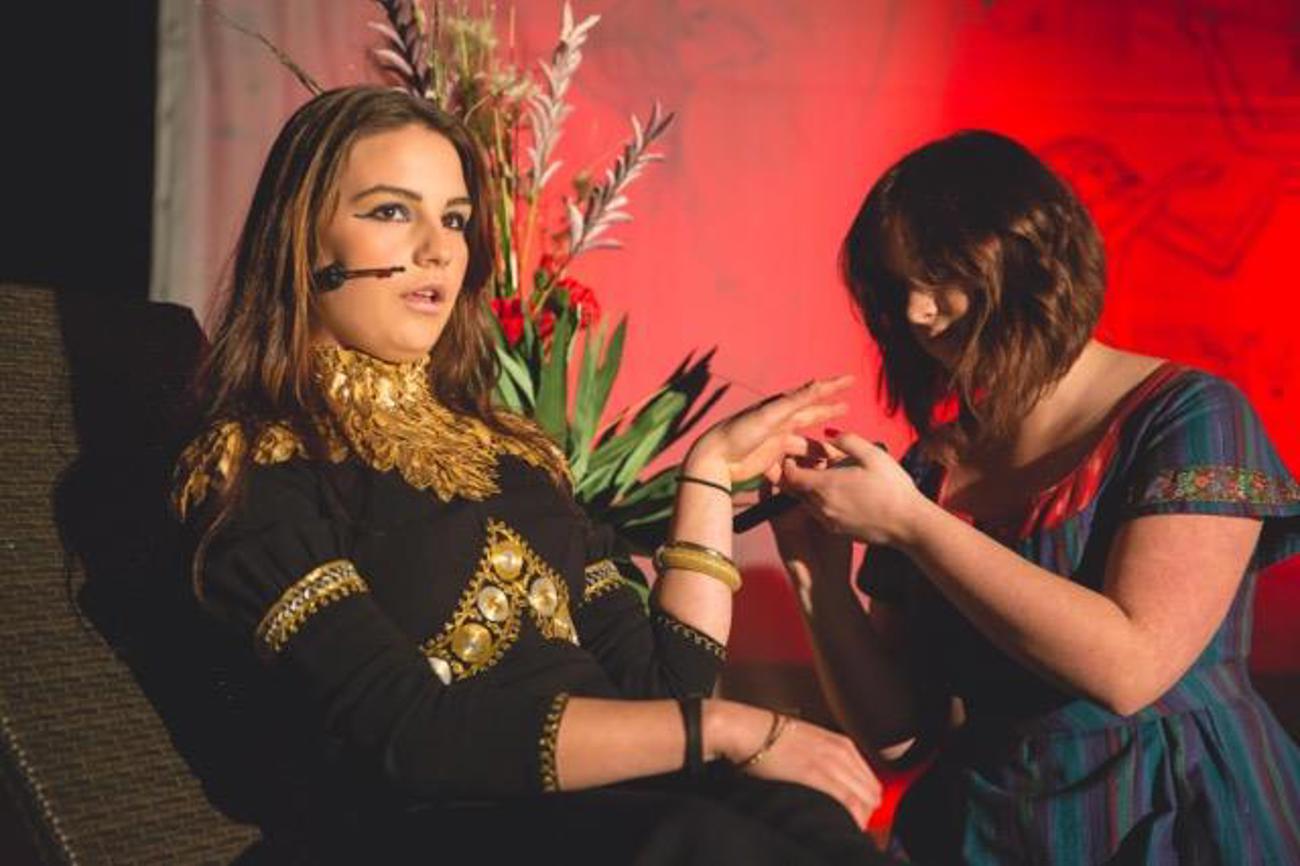 Janice Oertly spielt die Frau Potifars.