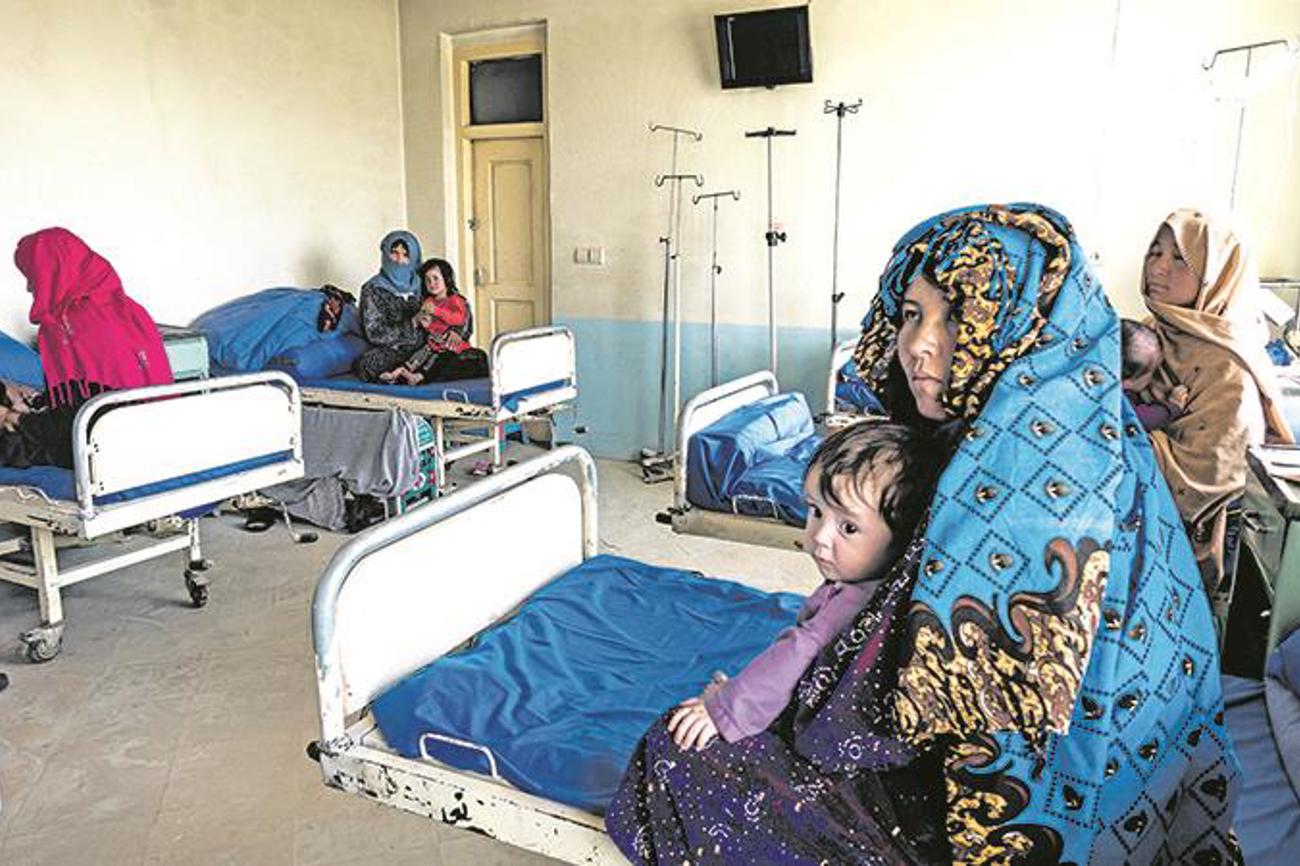 Die Menschen im Krankenhaus von Jaghori mussten kürzlich wegen eines Taliban-Angriffs evakuiert werden.
