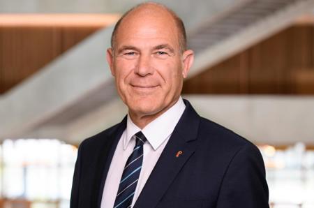 Regierungspräsident würdigt die Arbeit der Kirche